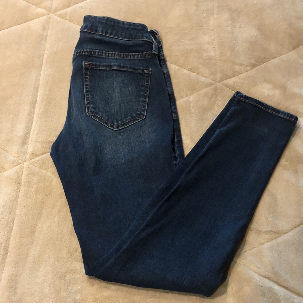 Old Navy Low Rise Rockstar Jeans- Size 4